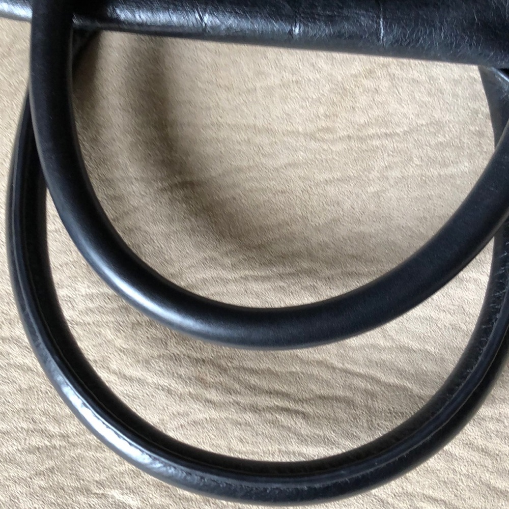Tory Burch Shiny Soft Leather bag w/ should strap - Picture 6 of 8